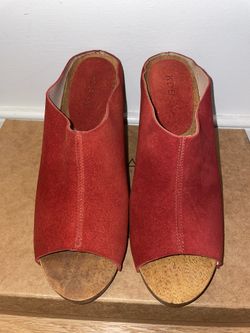Kelsi Dagger Brooklyn KDB Block Heels 6M Bergenos Peep Toe Slip On Red