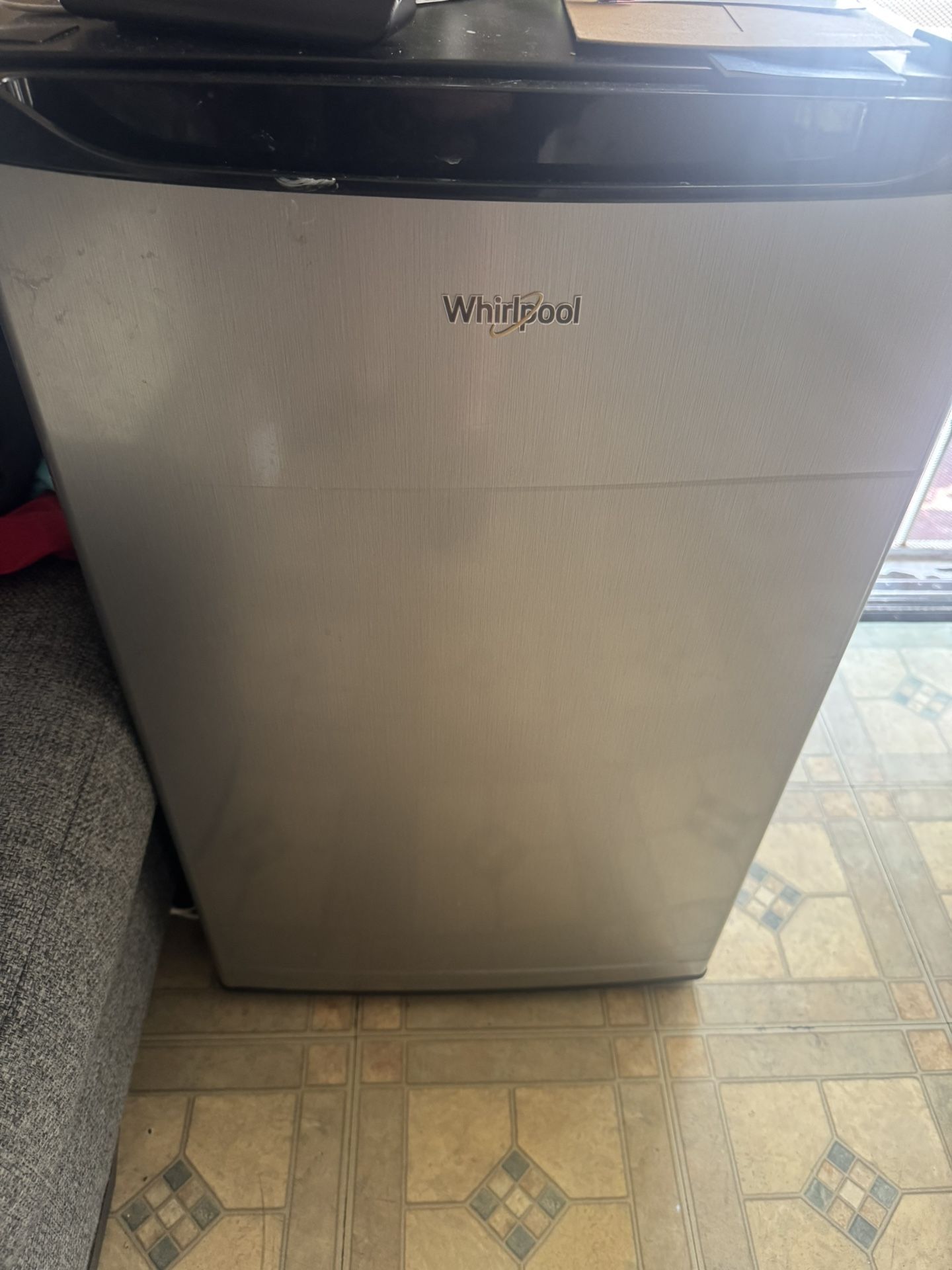 Whirlpool Mini Fridge With Freezer