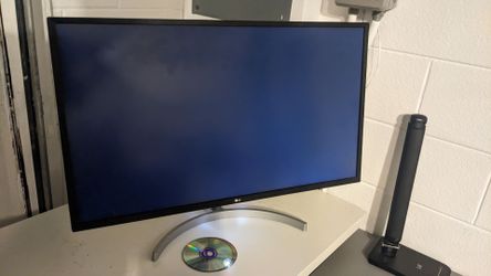 Large computer screen trade