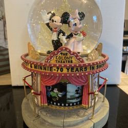 Disney Snowglobe - Mickey and Minnie 70 Years