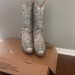 Boots 👢 Corral Size 8