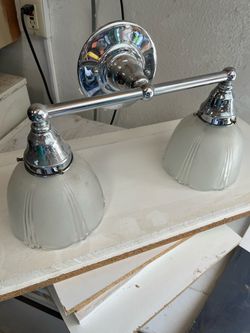 Bathroom light fixture
