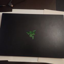Razer 15'6 GAMING LAPTOP RTX 2070 Max-Q i7 10th Gen 4k OLED screen. 230 WATT charger included