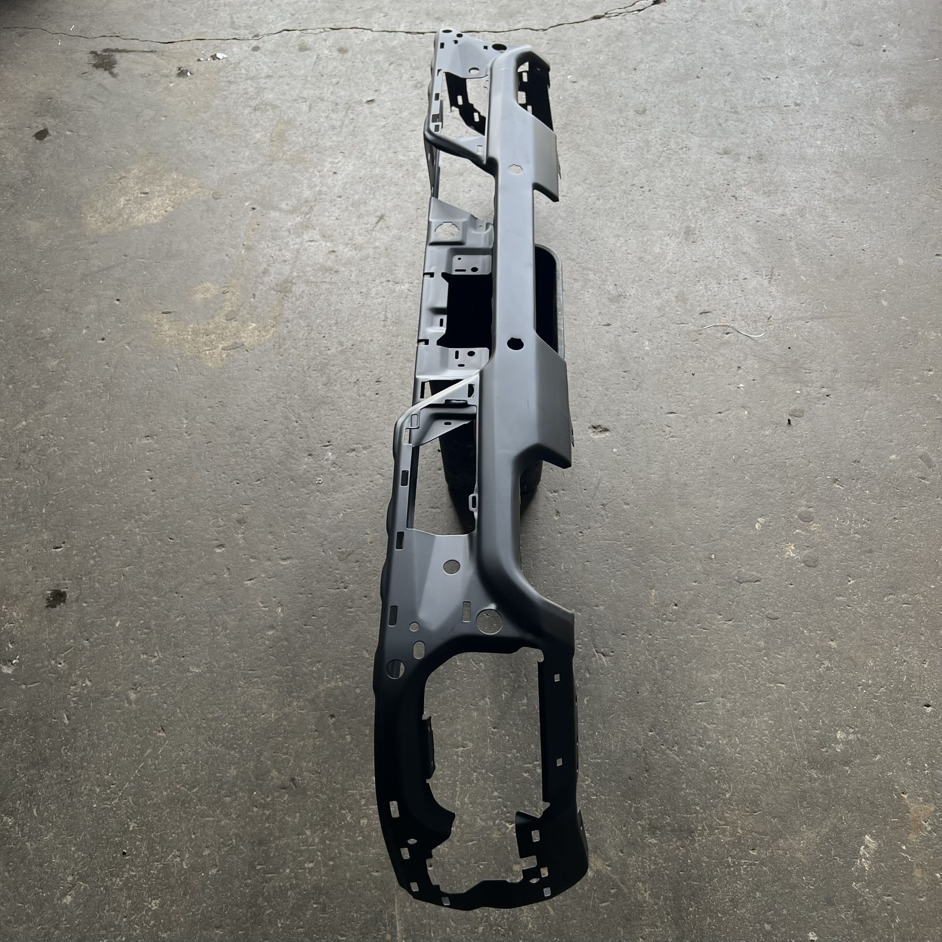 Chevy Silverado 1500 High Country & GMC Sierra 1500 Denali Rear Bumper OEM 2022 2023 2024 2025 (sensor holes & dual exhaust)