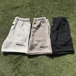 ESSENTIALS SHORTS