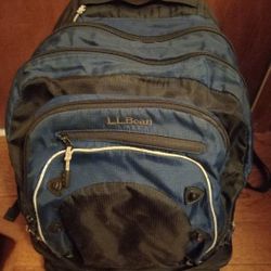 LL BEAN MultiPocket Very Roomy Backpack. PreOwned 