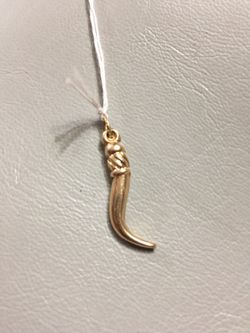 14kt Italian horn charm 28mm