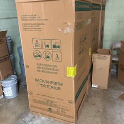 Frigidaire Refrigerator Brand New In Box 