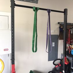 Squat Rack / Pull Up Bar And Bands