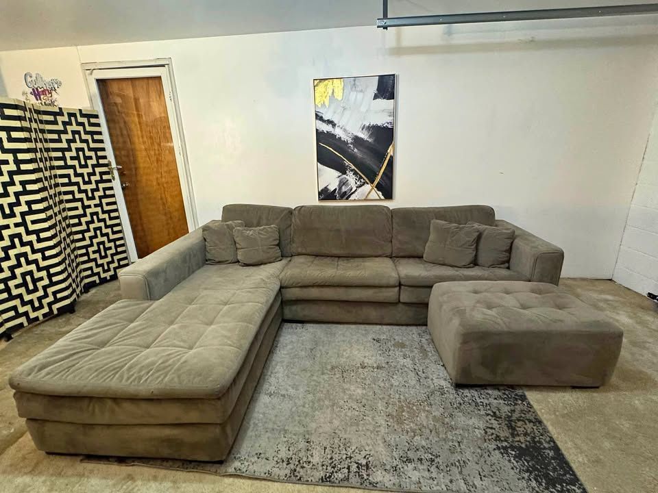Gray 3-Seater Sectional Sofa with Ottoman