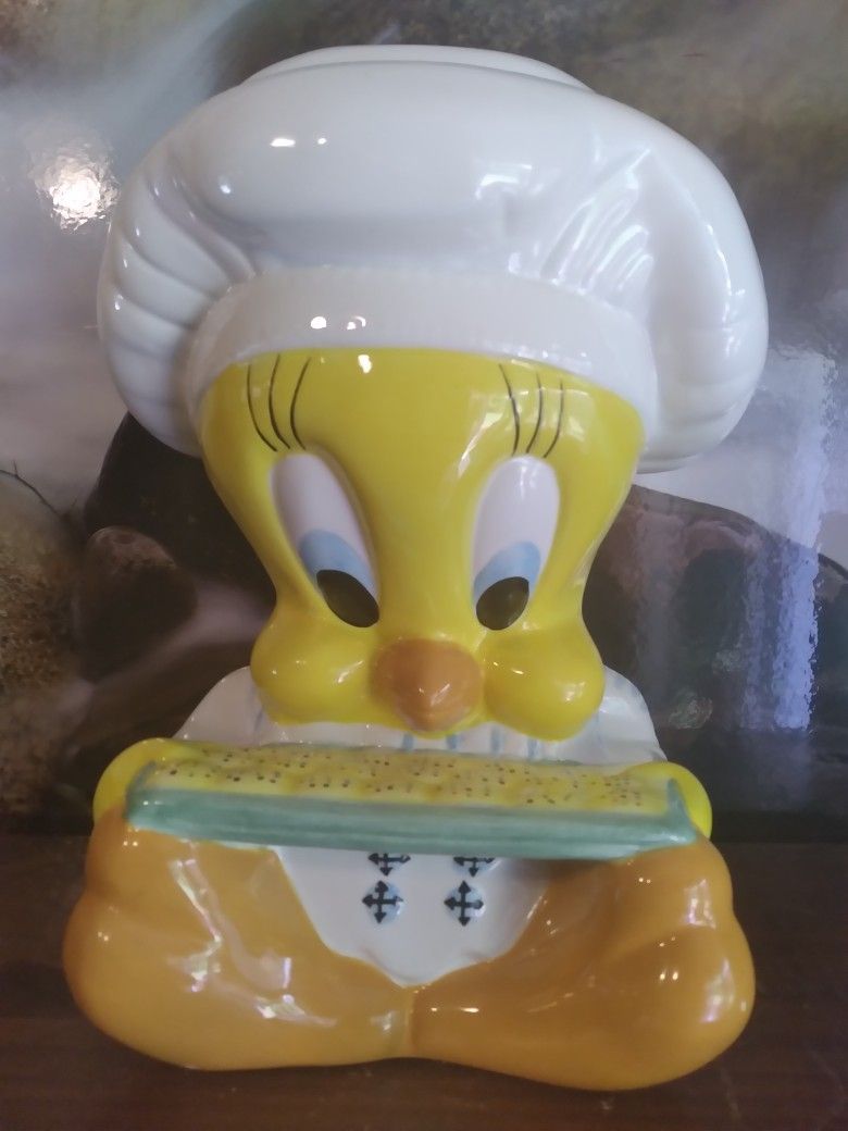 Collectible Warner Brothers Tweetie Bird Cookie Jar