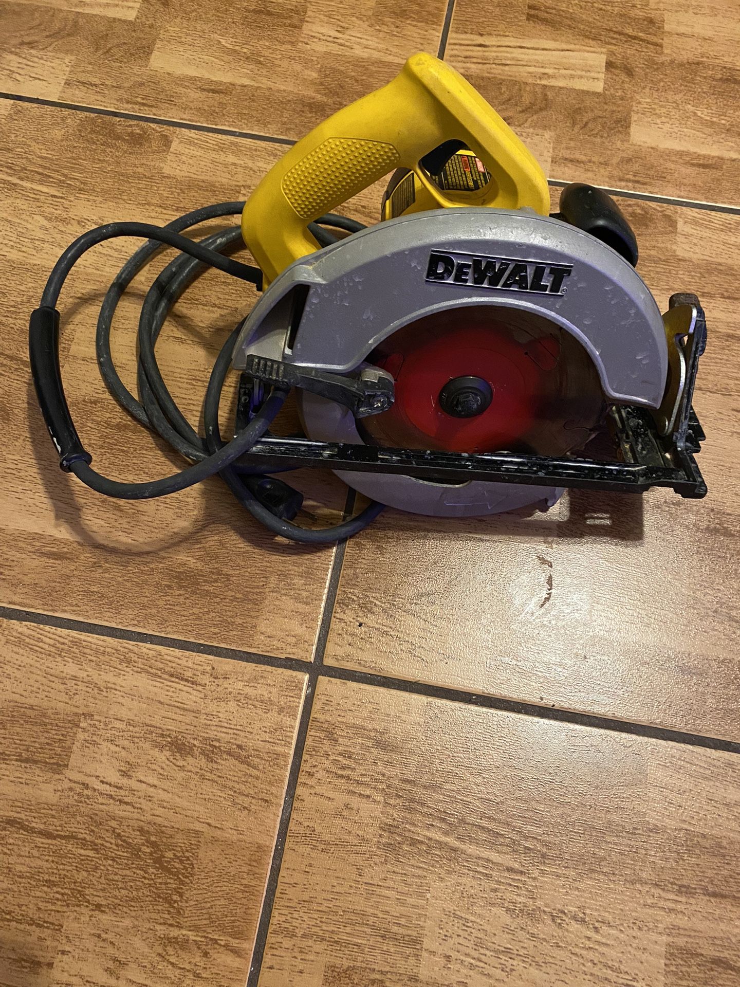 Dewalt DW369 7-1/4” Corded Circular Saw With Electric Brake,, extra blade Included