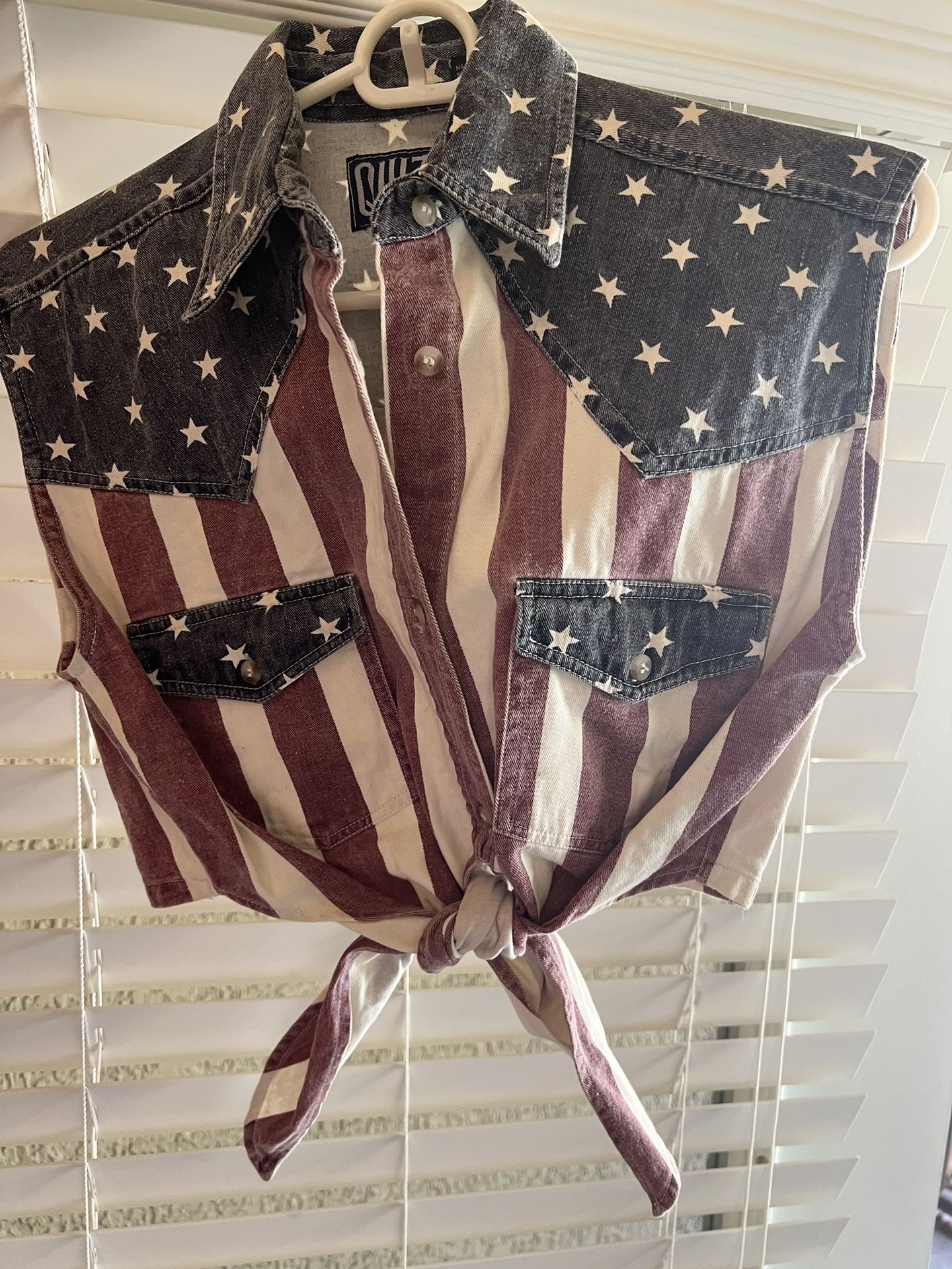 Quizz Western Wear Stars and Stripes Americana Flag Crop Top size L