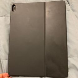 12.9 Apple Smart Keyboard English/Arabic. Like new