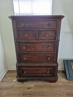 Chest of Drawer