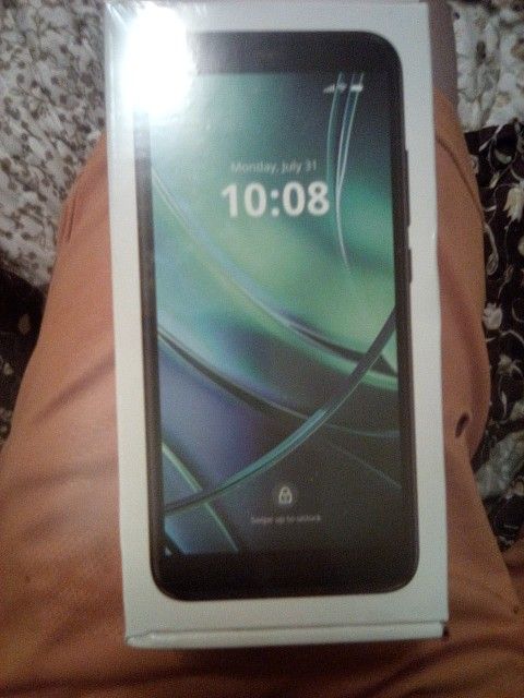 Brand New Never Opened Box Android Smart Phone With Unlimited Talk And Text And 5gb Of Data Every Month Included For 6 Months