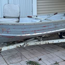 1980 12’ Bluefin Boat