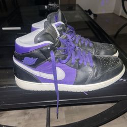 Retro Jordan 1s Mid-Top size 13