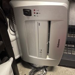 Paper shrreder Fellowes