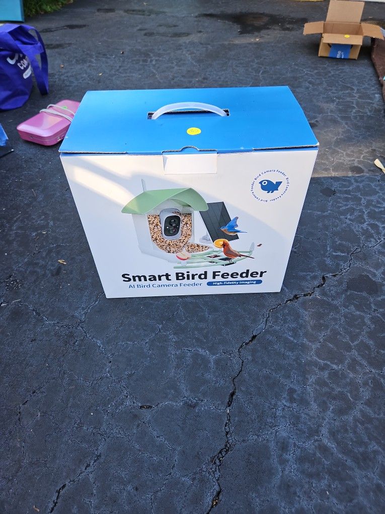 AI Camera Birdwatching Bird Feeder
