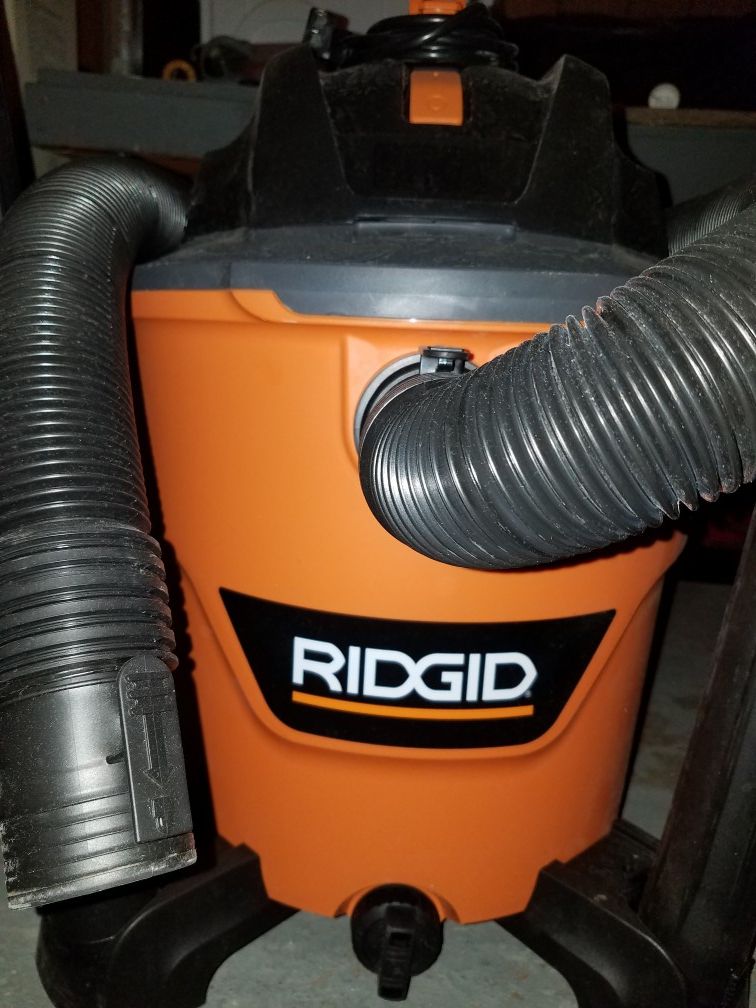 Ridged wet/dry 12 gal. shop-vac