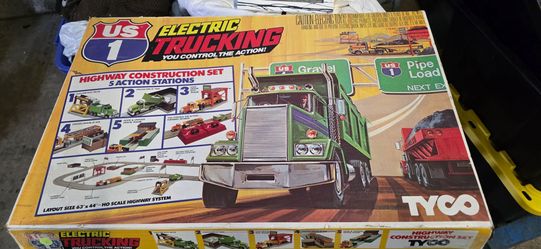 VINTAGE TYCO ELECTRIC TRUCKING SLOT CAR RACE TRACK
