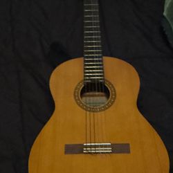 Acoustic Yamaha Guitar GS103a