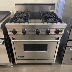 VIKING PROFESSIONAL STAINLESS STEEL GAS RANGE WITH 4 BURNERS 