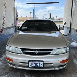 Se Vende Año 99 Con 250 Mil Millas Placas Al Corriente V6  