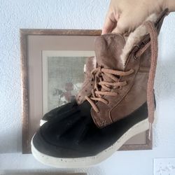 SNOW BOOTS BY UGG