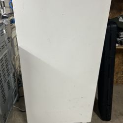 UPRIGHT FREEZER 