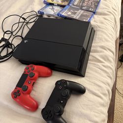 (PS4) PlayStation 4 w/ 2 controllers & 4 games