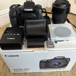 Canon EOS 90D EF-S 18-55 IS STM Bundle