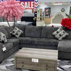 By Ashley/ Black Oversized Sectional, Seccional, Couch 
