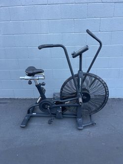 Assault Fitness Air Bike Classic…. Home Gym Fitness…. Great condition…. $450 Price is firm!!!!