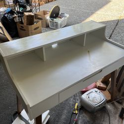 FREE ! White Desk