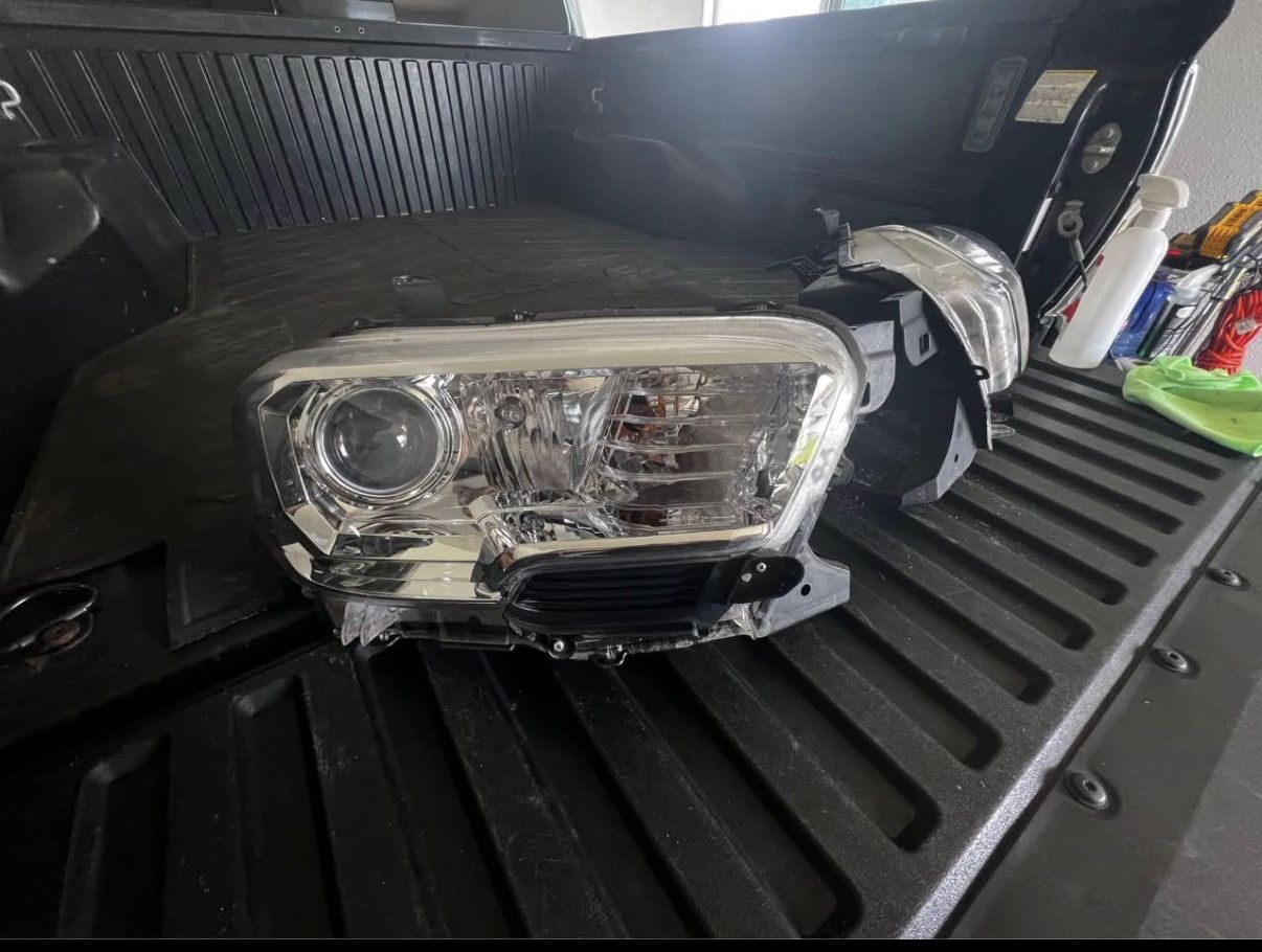 2022 Toyota Tacoma OEM Headlights