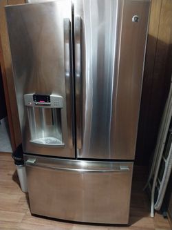 Ge Refrigerator And Bottom Freezer