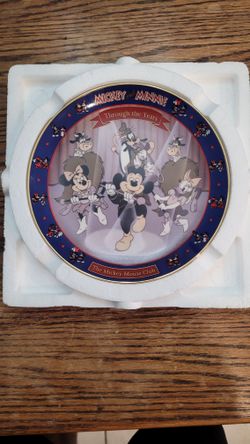 Authentic Disney Mickey Mouse Collector Plate Dish