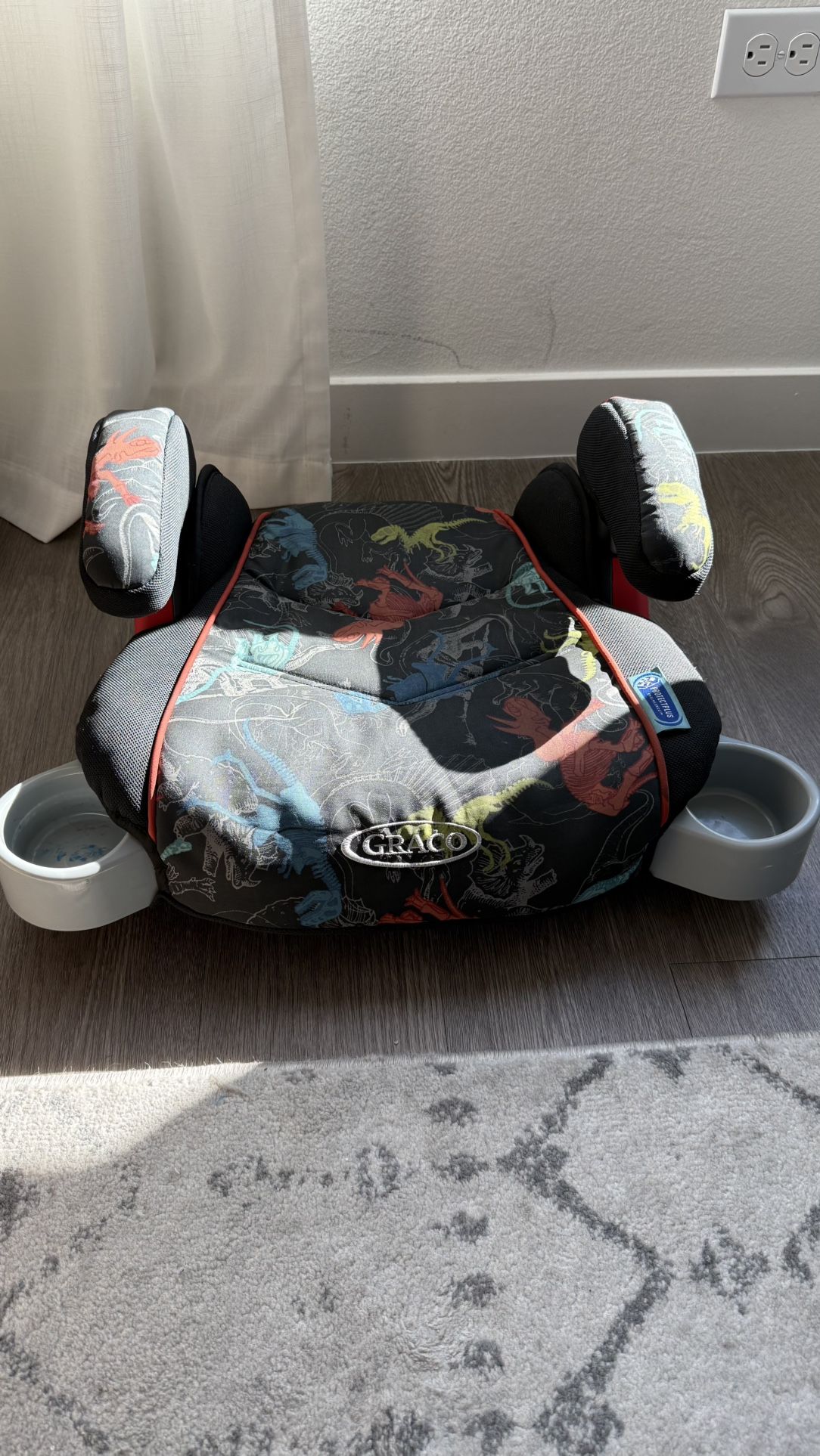 Graco Booster Seat With 2 Cup Holders