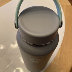 HYDRO FLASK 32oz  ***New***