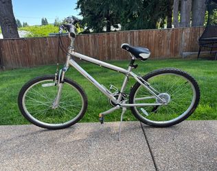 Nishiki Tamarack Men’s Hybrid Bike Silver Size M 26” Wheels