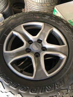 5 Jeep wheels with tires