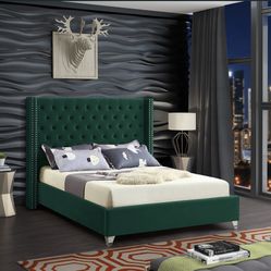 Queen Tufted Bed 