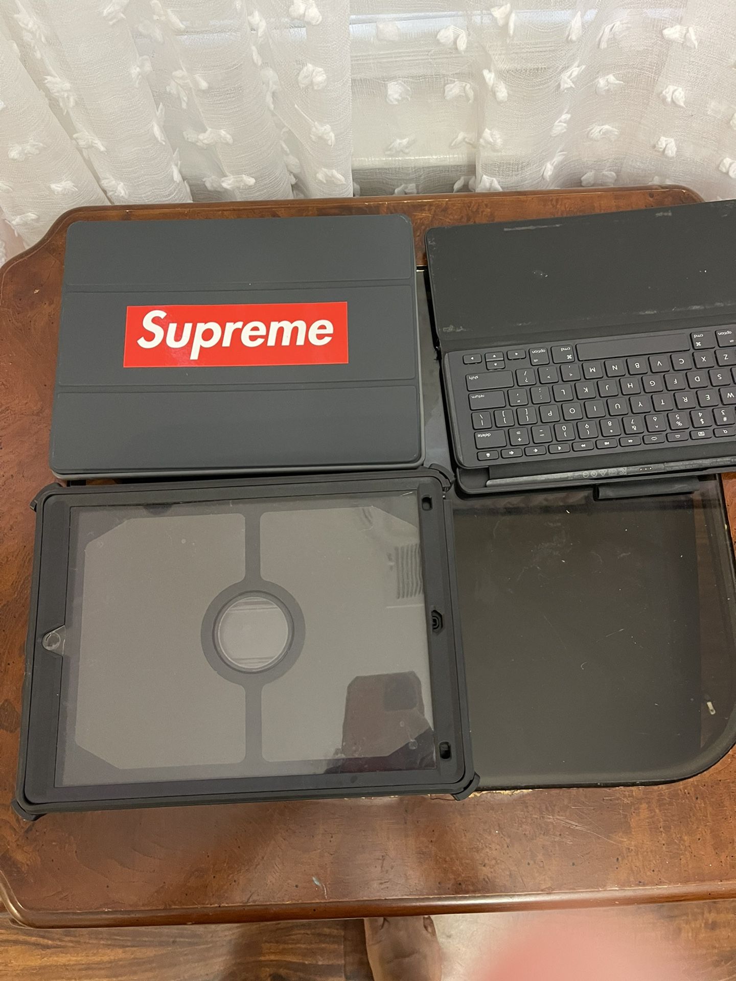 IPAD PRO 12.9 OTTER BOX CASE AND 2 OTHER CASE .