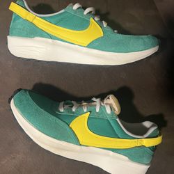 Nike Waffle Debut Vintage in the "Stadium Green Opti Yellow" women’s size 11