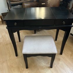 Used Vanity Table With Stool 