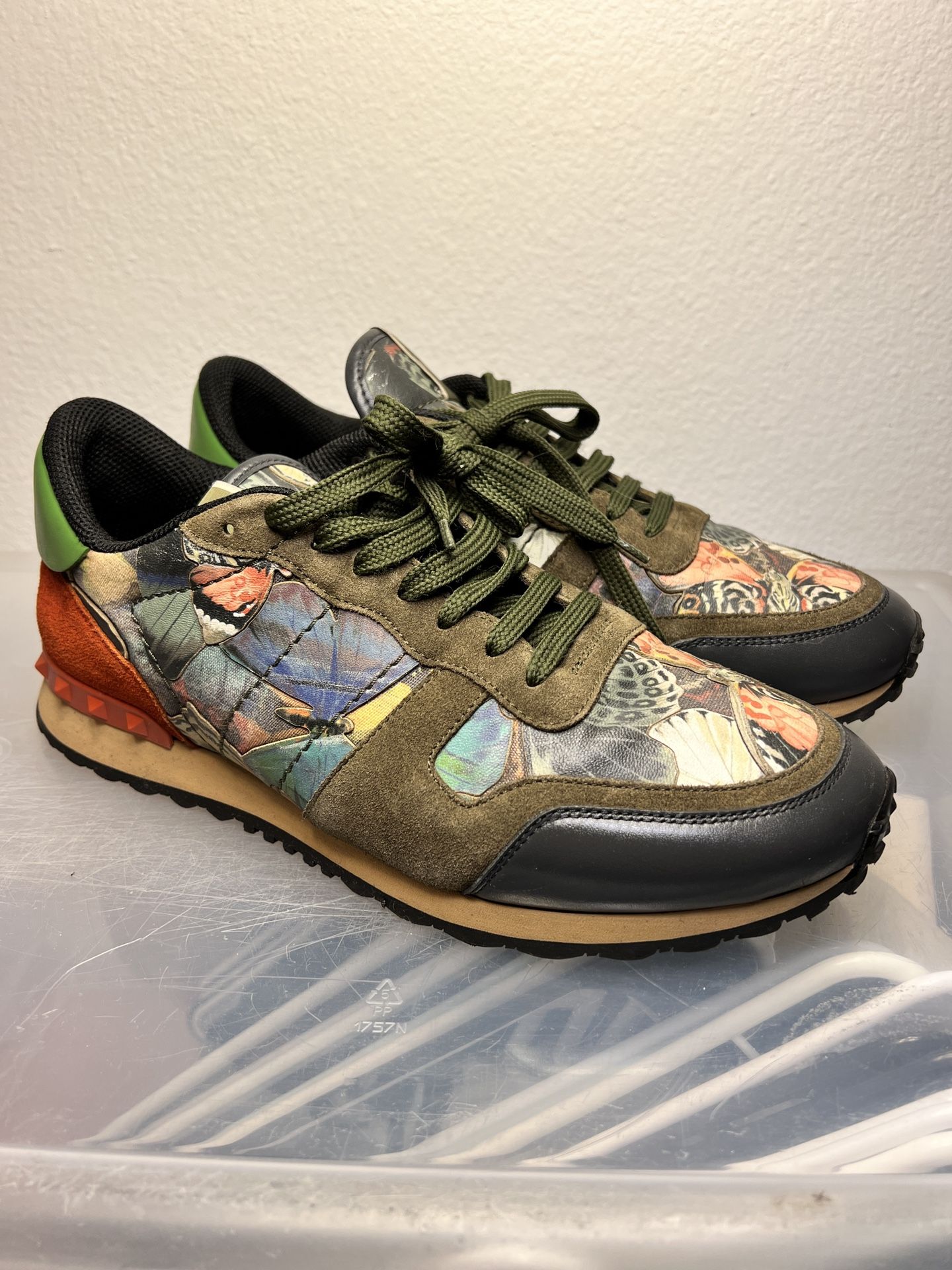 Size 10 Valentinos No Box