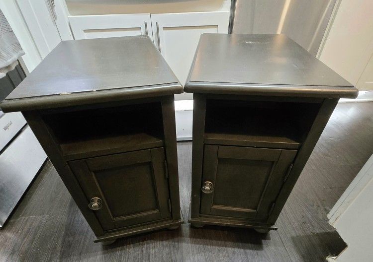 Barilanni Solid Wood 2 - Piece End Table Set