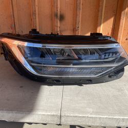 Headlight Volkswagen Tiguan LED right passenger side  2022-2023-2024 good condition